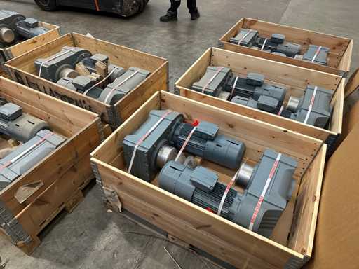 Lot Naai Eurodrive tandwielmotoren, NIEUW!! (25x)