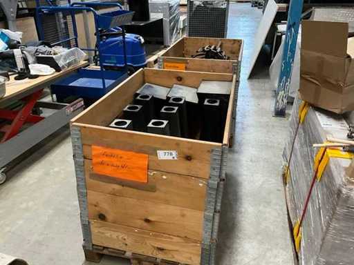 circa 140 Teile großes Konvolut, Fackeln, Bambusfackeln, Leuchtsäulen, Feuerkörbe