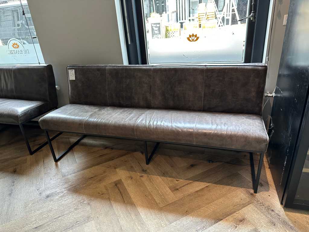 Fred de la Bretoniere - Leather Restaurant sofa