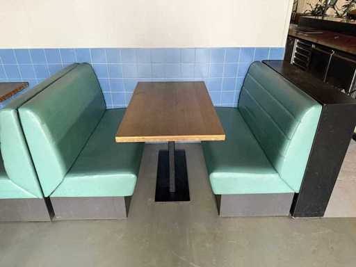Satellit – 2x Restaurantbank mit Tisch