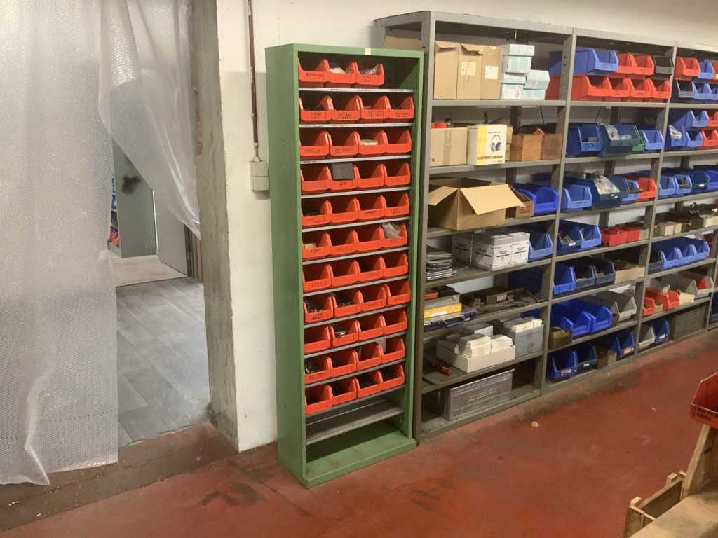 Compartment cupboard with storage bins