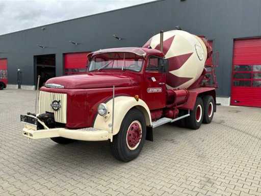 Volvo N88 Oldtimer z 1973 roku – betoniarka z mieszanką betonową