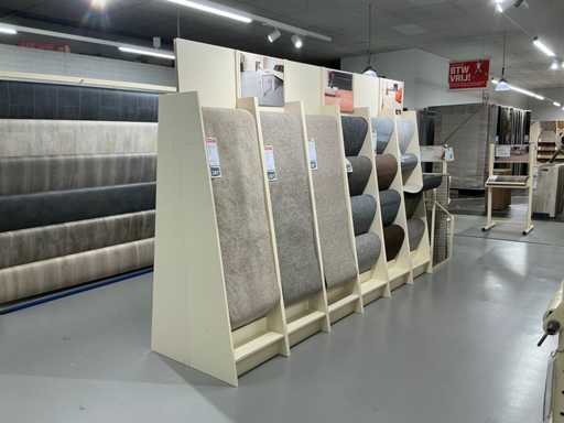 Wandstelling met tapijt en vinyl samples