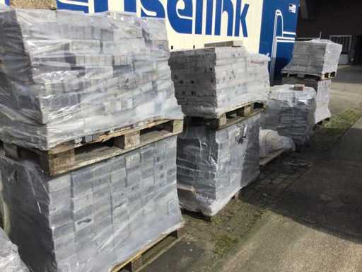 7 pallets betonklinkers / bestratingsstenen 