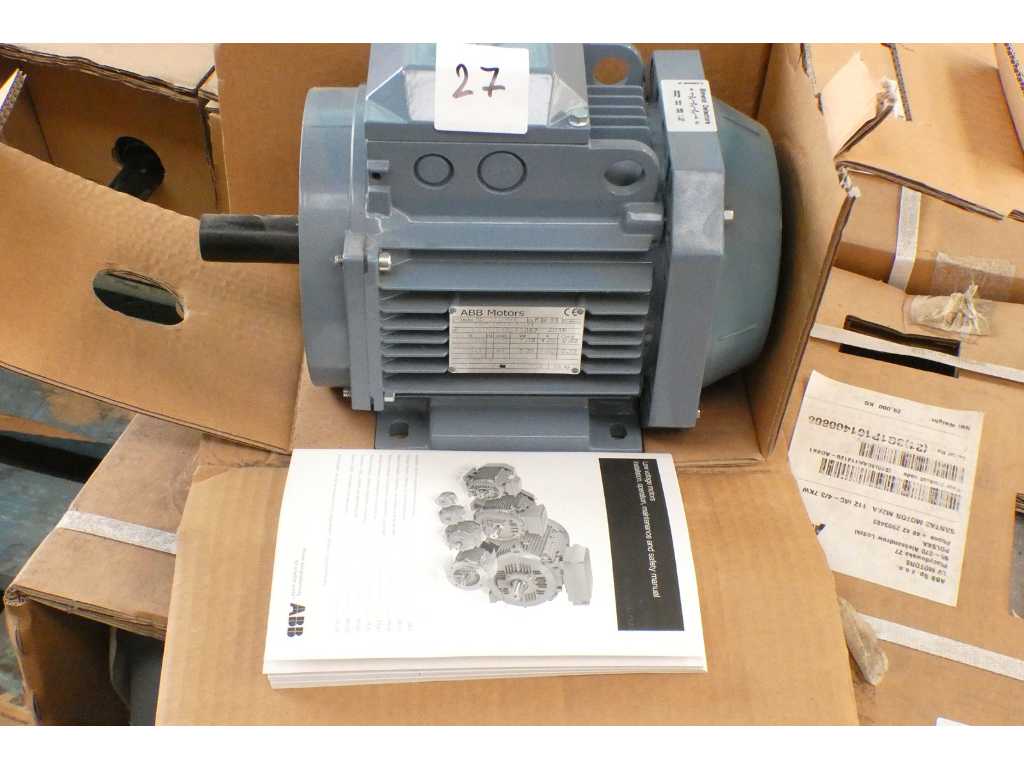 2016 - ABB - M3AA 90L-4/8 1.7 kW 1390 rpm - Never used electric motor