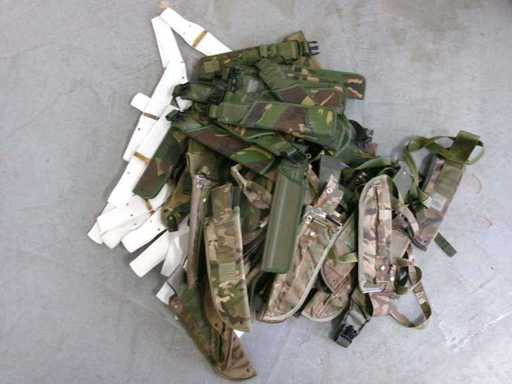 Fodero per baionetta e machete, usati (R16) (102x)