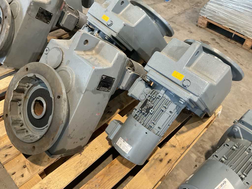 Nord SK 100AH L/4F Electric motor with gearbox, lot of 3 electric motors with gearboxes