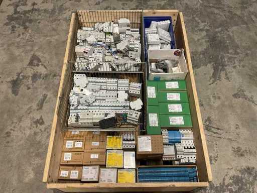 Un lot de material de instalare