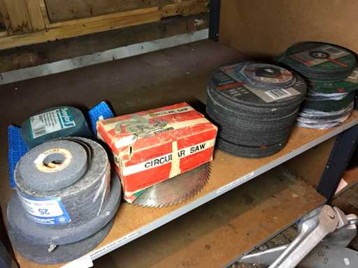 Makita-Charge von Schleifscheiben