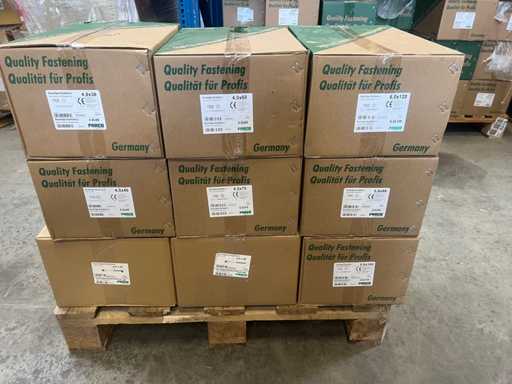 Große Charge Schrauben (32400 Stück) halbe Palette 