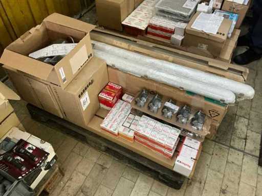 Stock of accessories, spare parts and warehouse stocks