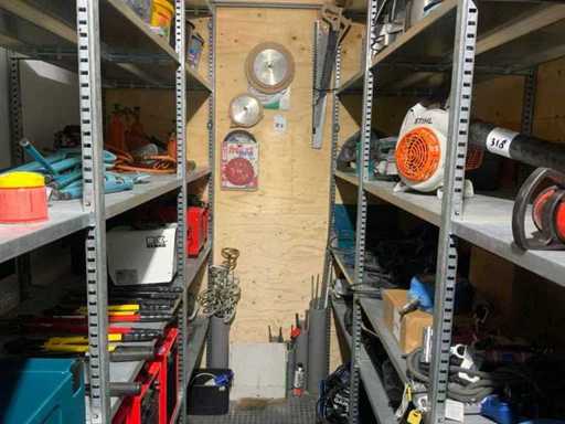 Zaagbladen en diversen op achterwand
