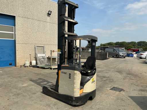 2016 Crown ESR5260 Carrello retrattile