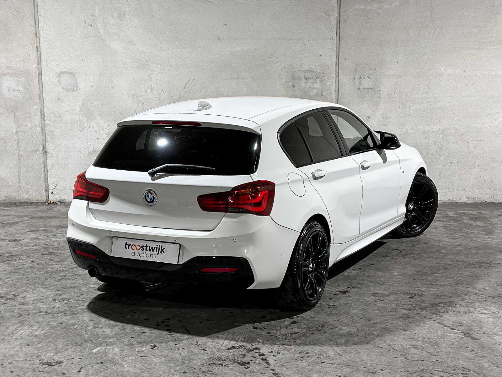 BMW 118i Edition M Sport Shadow High Executive 1-serie 134pk 2019, P-613-RT 