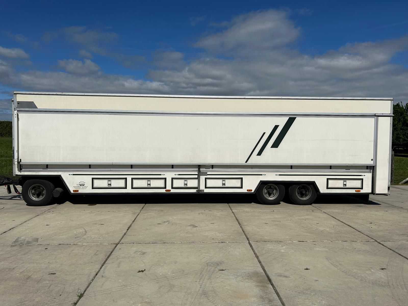 2000 Berne O3 DZB6000 trailer