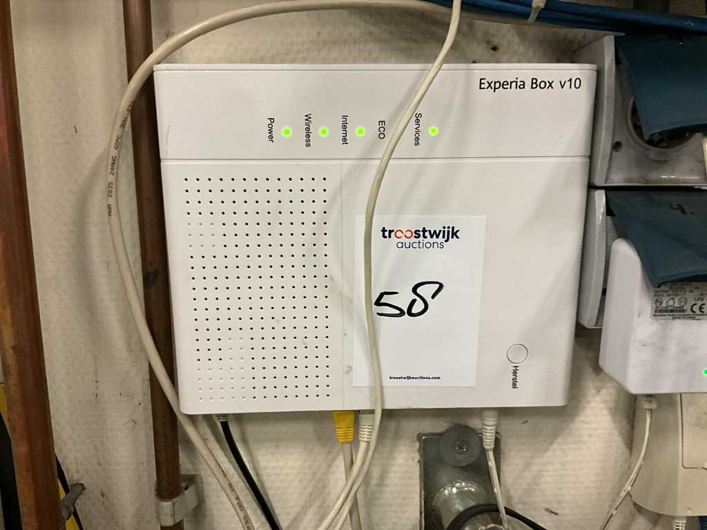 Experiabox & Cisco systems V10 & SG110-16 Wi-Fi, router & switch