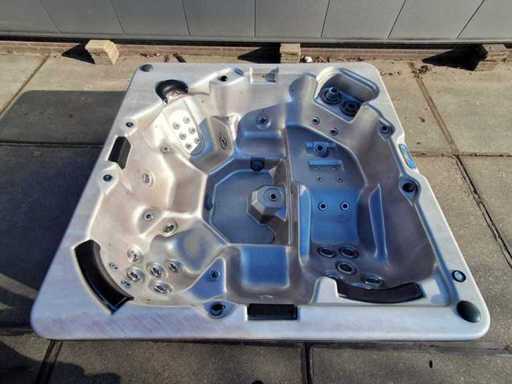 Jacuzzi 4 personnes et spa extérieur