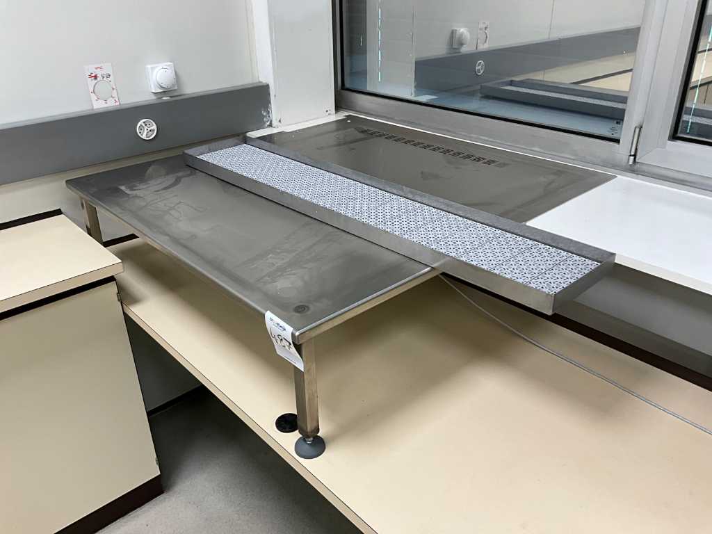 Platform and tray made of stainless steel