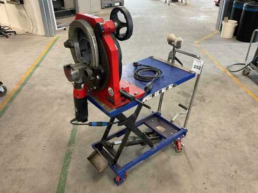 Axxair CC170 Pipe sawing machine on lift table