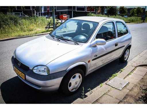 Opel Corsa 1.2i-16V Strada 68-DG-FH