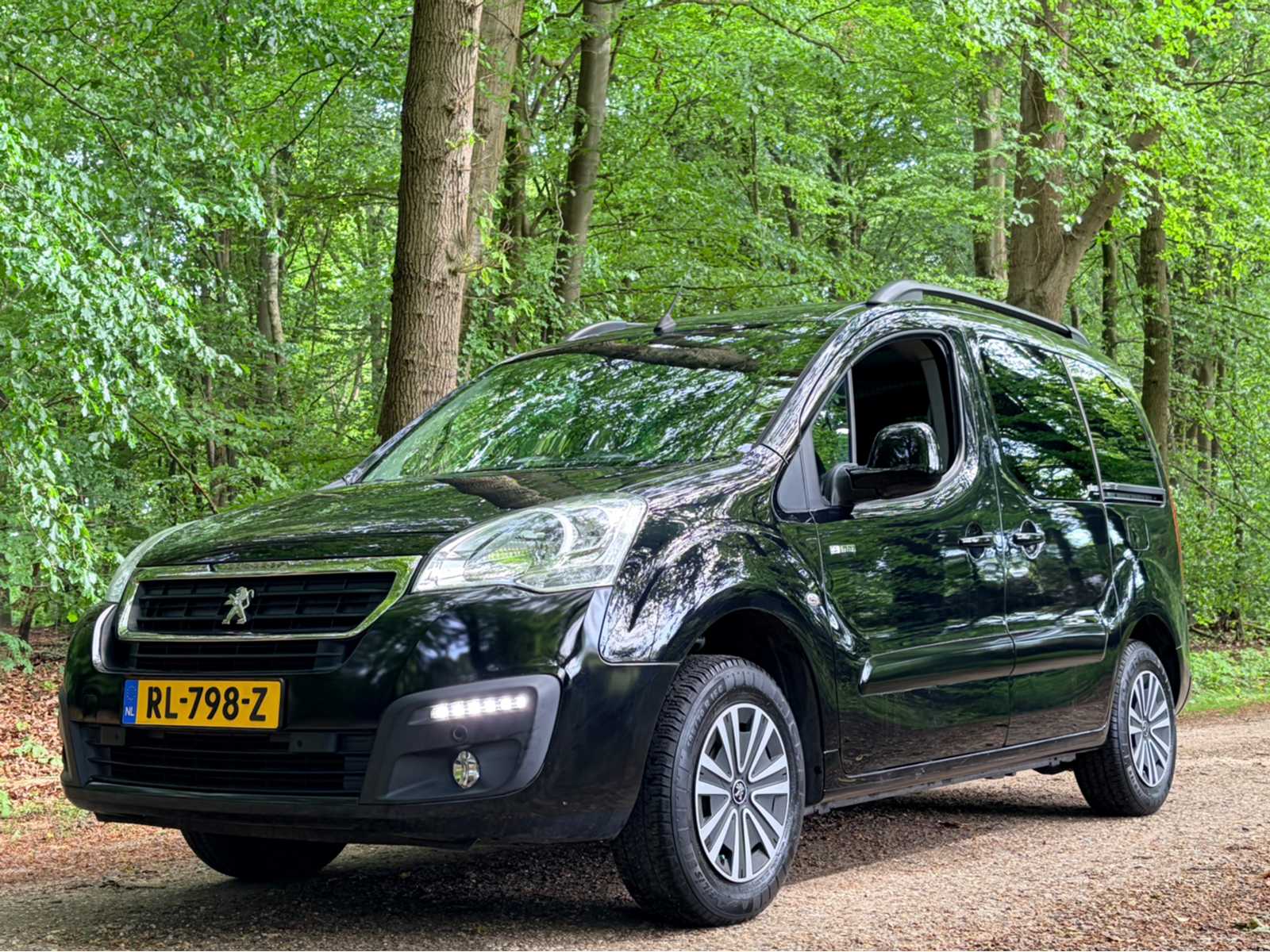 2017 Peugeot Partner Tepee Electric Allure Passenger Car