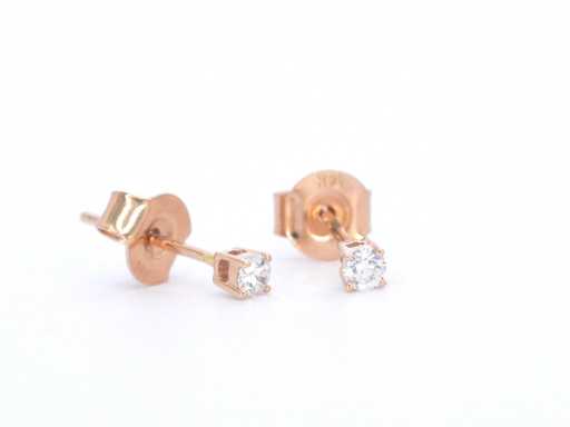 Rose gold earrings with diamond