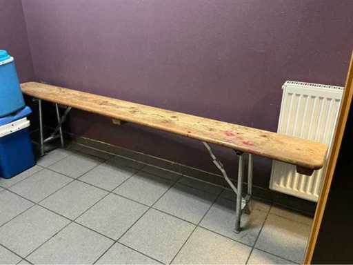 Table sous tente à bière