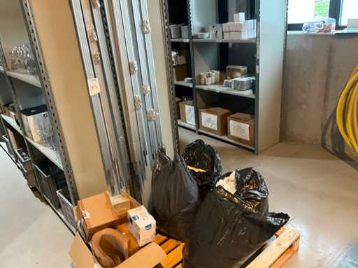 Un lot de draperii de plasă cu șine