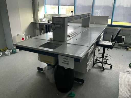Laboratory workplace