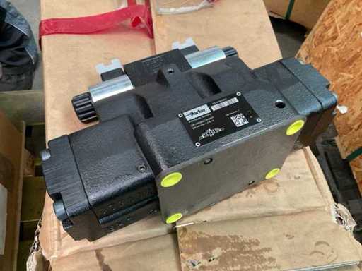 PARKER D91VW082C2NJW - Supapă de control direcțional 4/3 (2x)