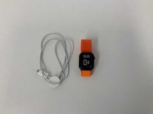 Apple Watch Series 8 45mm GPS Midnight Aluminium z pomara?czowym paskiem na nadgarstek