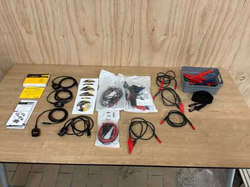 Fluke Fluke – różne płyty CD i kable.