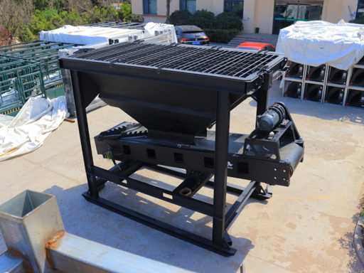 2025 Rhino-Cross Doseerbak met transportband Overig voertechniek