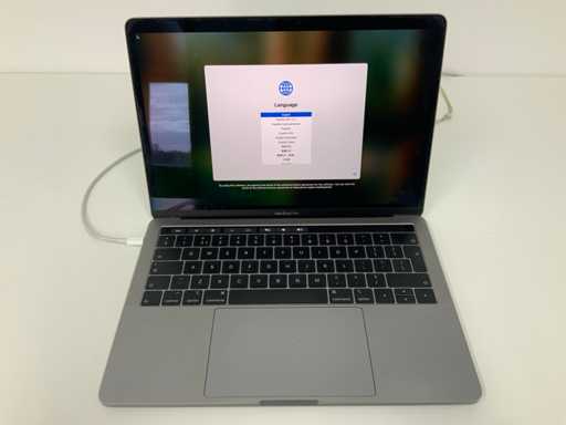 Apple A1989 13-inch MacBook Pro MR9Q2N/A Laptop