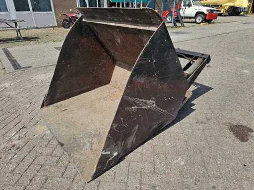 Lift - Tipping bucket