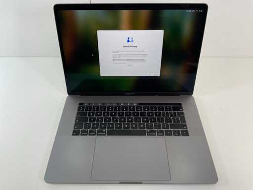 Apple MacBook Pro 15.4", Core(TM) i7 8th Gen, 16 GB RAM, 256 GB NVMe, AMD Radeon Pro 555X 4 GB Laptop