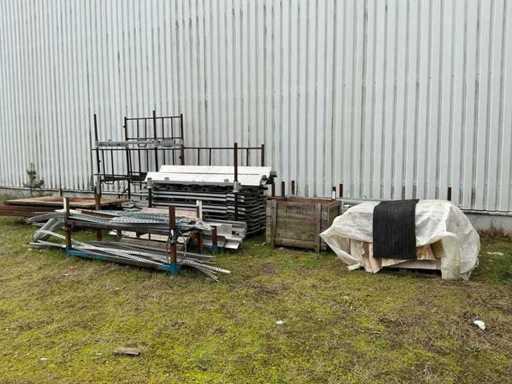 Charge aus Edelstahl und Aluminium