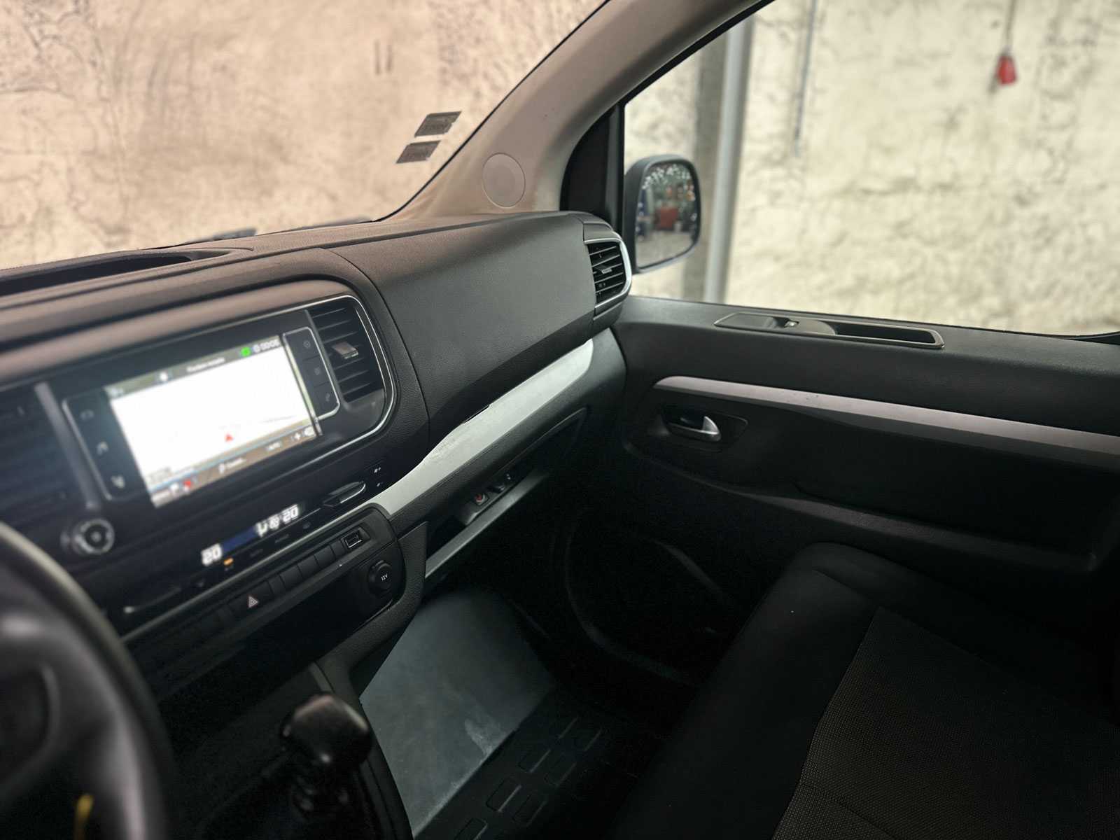 Peugeot Expert Traveller 1.5 9-Sitzer 120 PS 2019