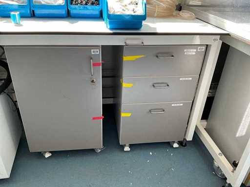4 meubles sous paillasse