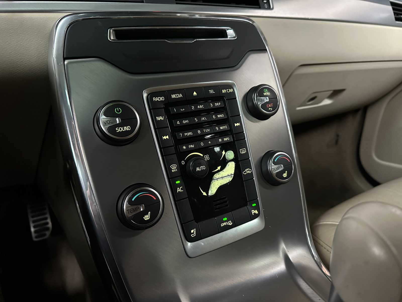 Volvo V70 1.6 T4 Lim. Edition 179PK 20011, 42-RRK-6