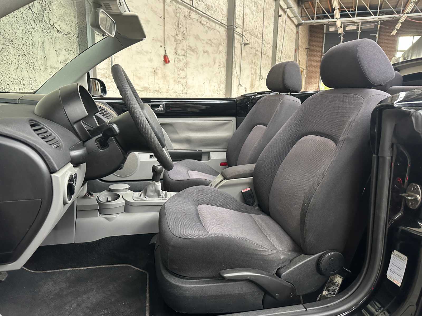 Volkswagen New Beetle Cabriolet 1.4 Turijn 75pk 2003, TH-271-J