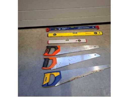 O mulțime de unelte diverse