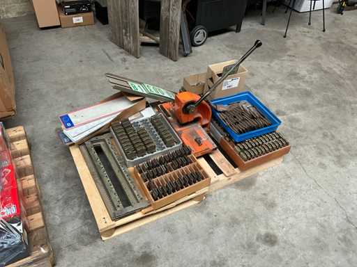 Originele Nummerplaat drukpers + Alle letters en cijfers