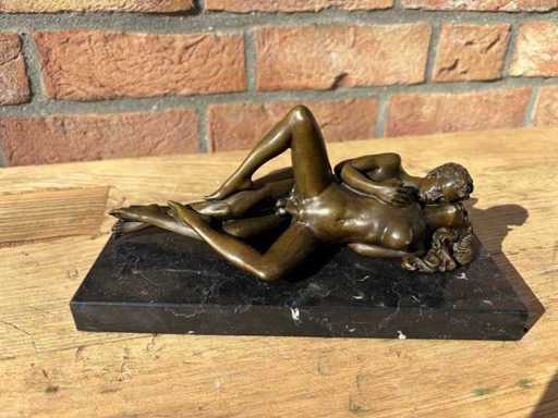 Scultura in bronzo erotico