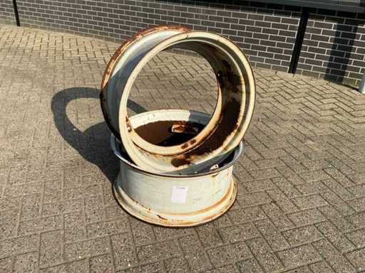 Valtra W12x28 Rim (2x)