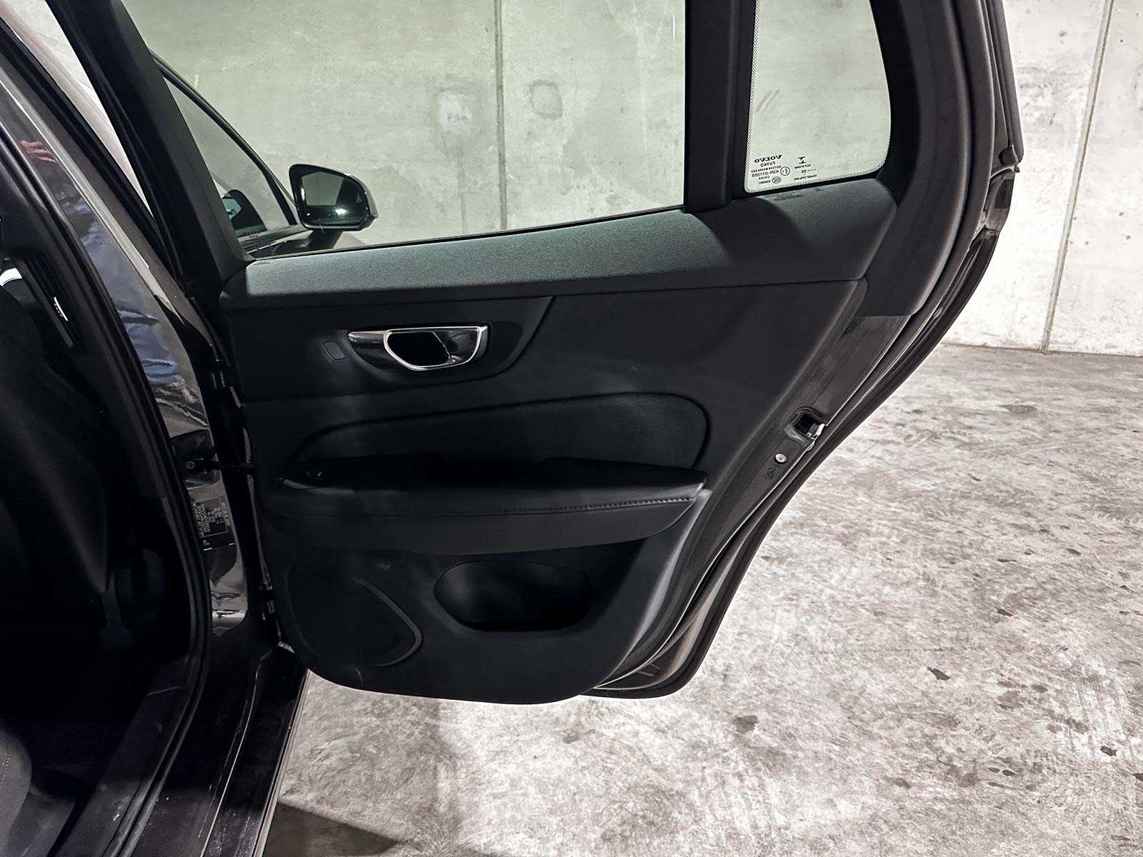 Volvo V60 2.0 B3 Momentum Advantage 163pk 2020 (Origineel-NL+1e eigenaar), K-370-BF