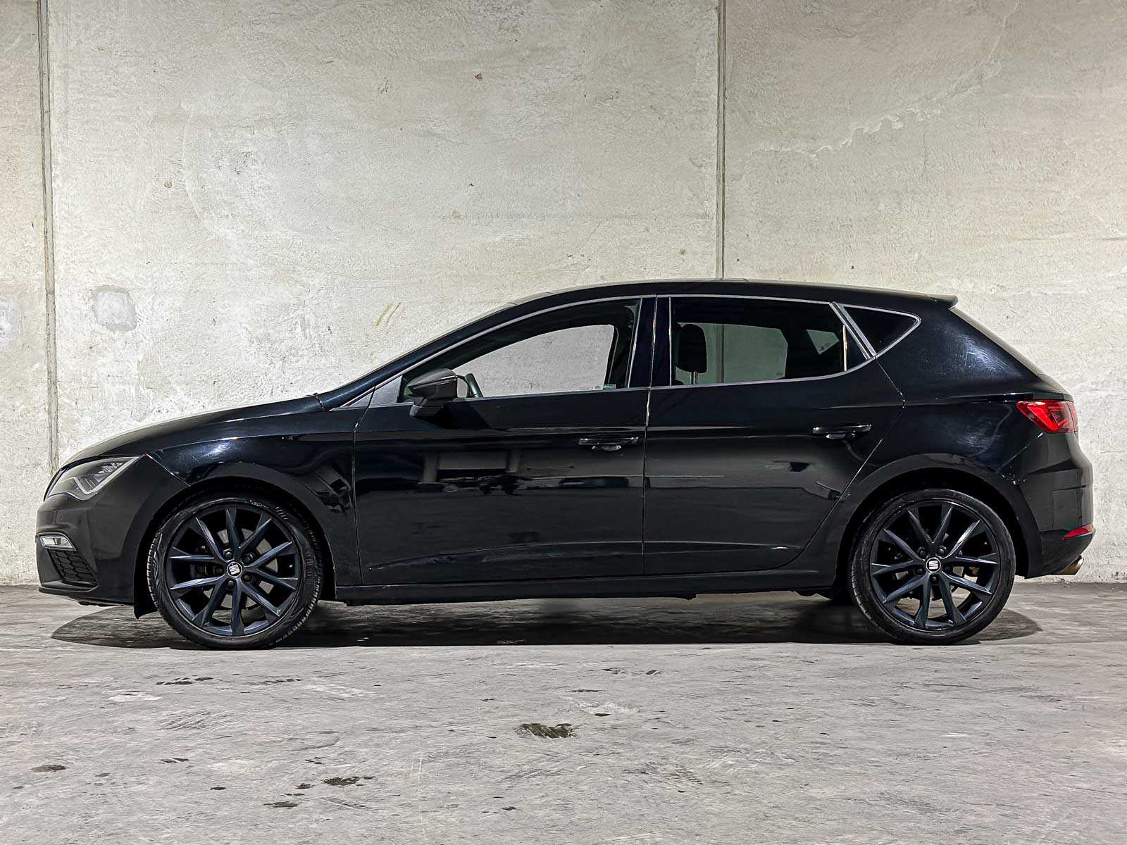 SEAT Leon 1.5 TSI FR Ultimate Edition Black 150pk 2020 AUTOMAAT (Origineel-NL), G-065-XS