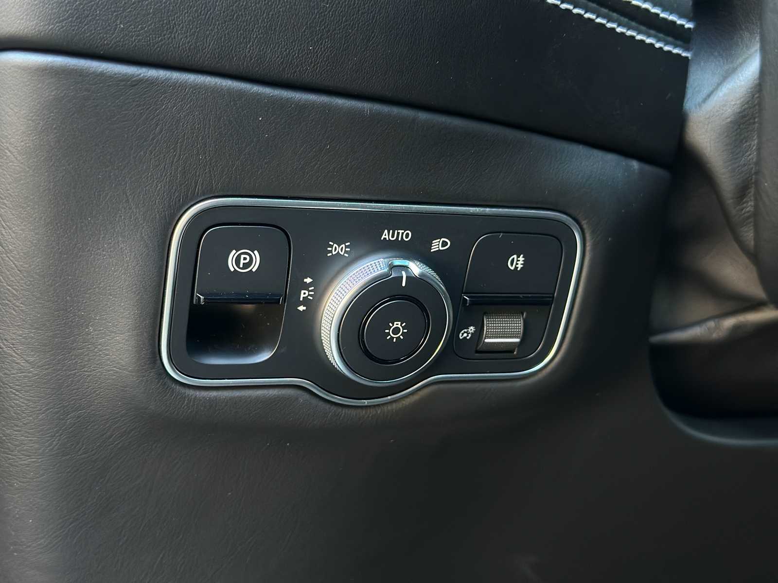 Aston Martin DBX 4.0 V8 1913 551pk 2020 (1 OF 500), HNT-92-V