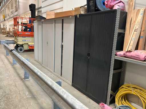 4 Armoires d’atelier avec divers outils