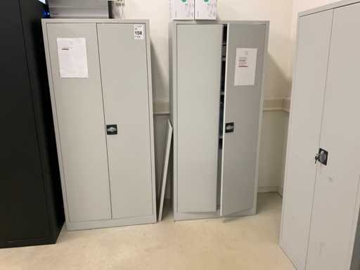 Dossierkast inclusief medische benodigdheden (2x)